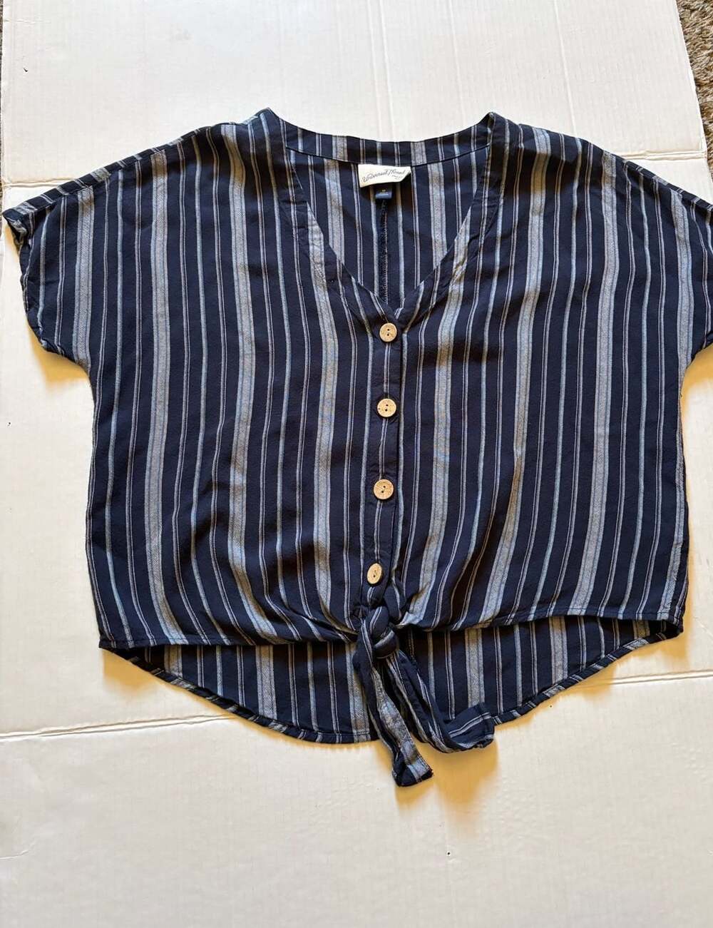 Universal Thread Womens Short Sleeve Blue Striped V-Neck Front-Tie Rayon Blouse